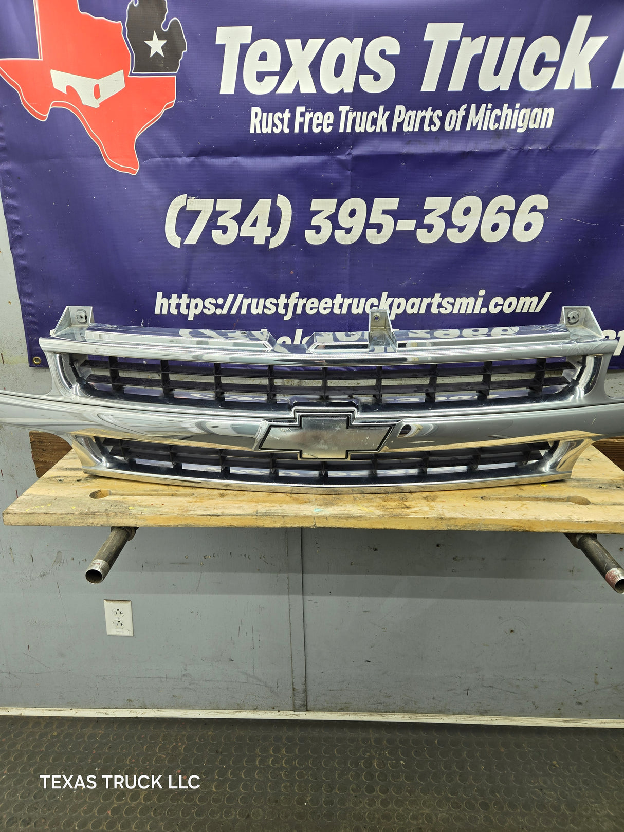 1999-2002 Chevrolet Silverado 1500 2500 3500 Grill OEM