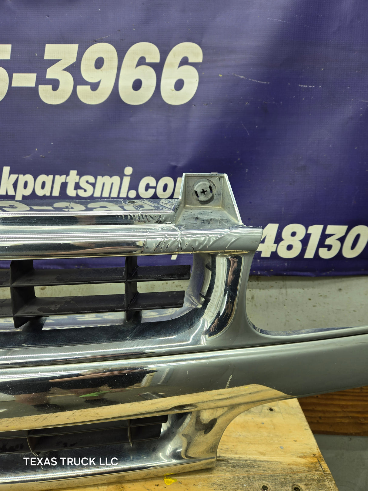 1999-2002 Chevrolet Silverado 1500 2500 3500 Grill OEM