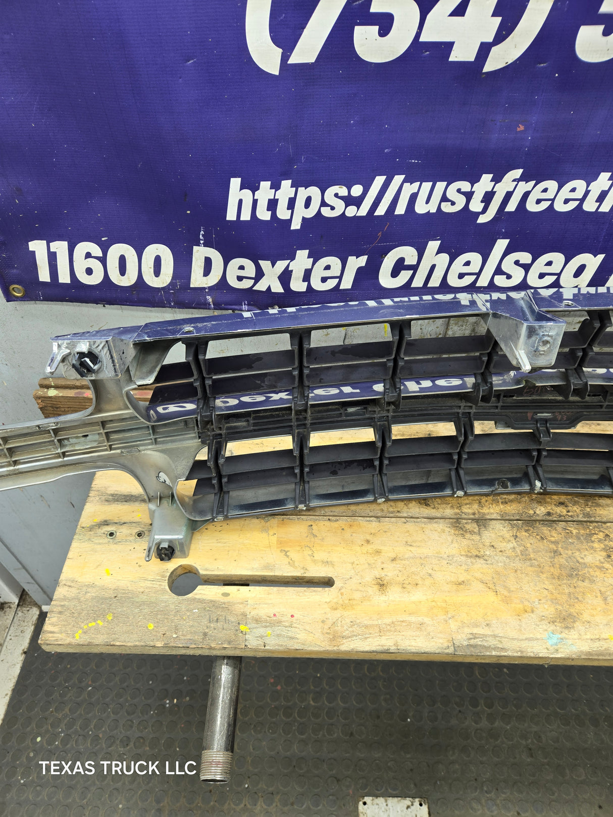 1999-2002 Chevrolet Silverado 1500 2500 3500 Grill OEM