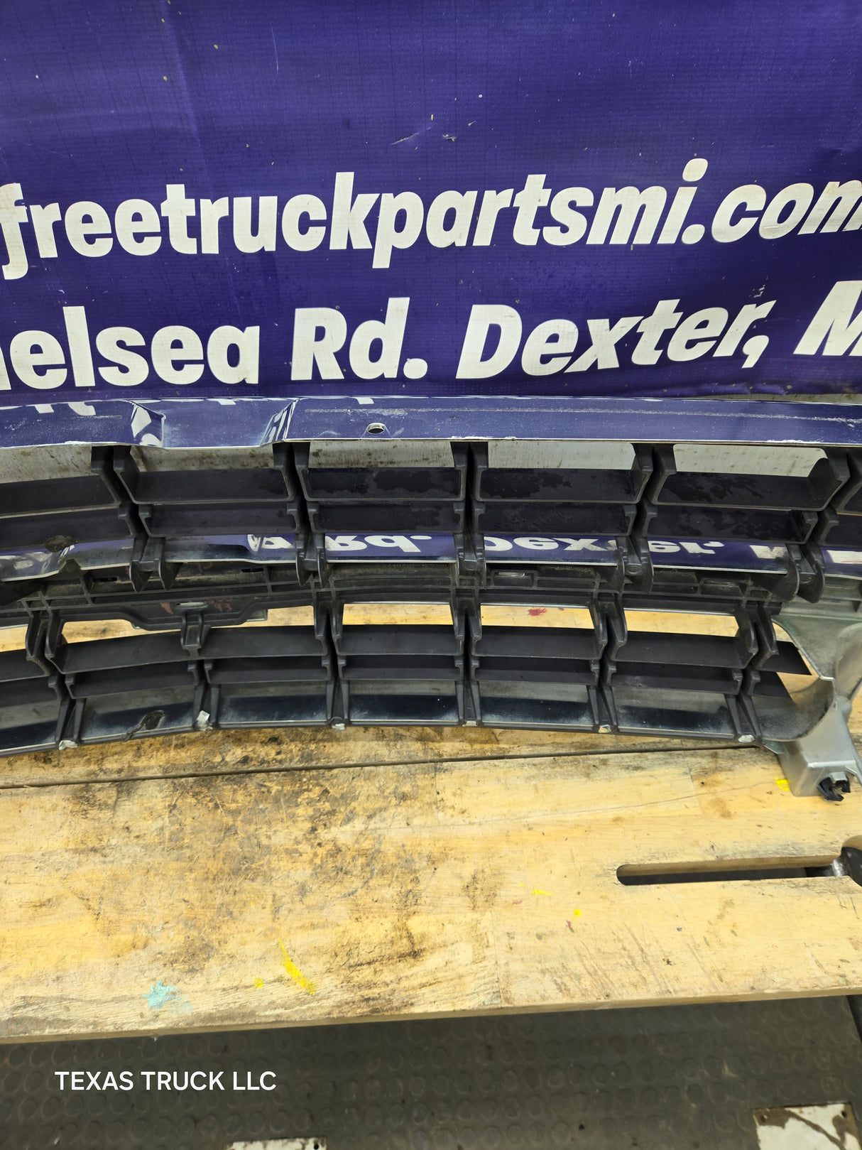1999-2002 Chevrolet Silverado 1500 2500 3500 Grill OEM