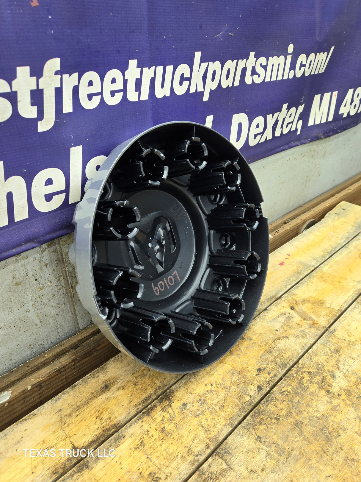 2019-2025 Dodge Ram 4500 5500 Dually Center Cap Hub Cap 6ZF91TRMAA