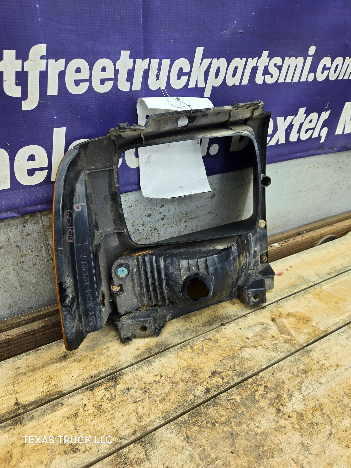 2005-2007 Ford Super Duty F250 F350 F450 F550 LH Left Driver Side Headlight Bezel Park Lamp Signal Corner Light 5C34-13B221-A