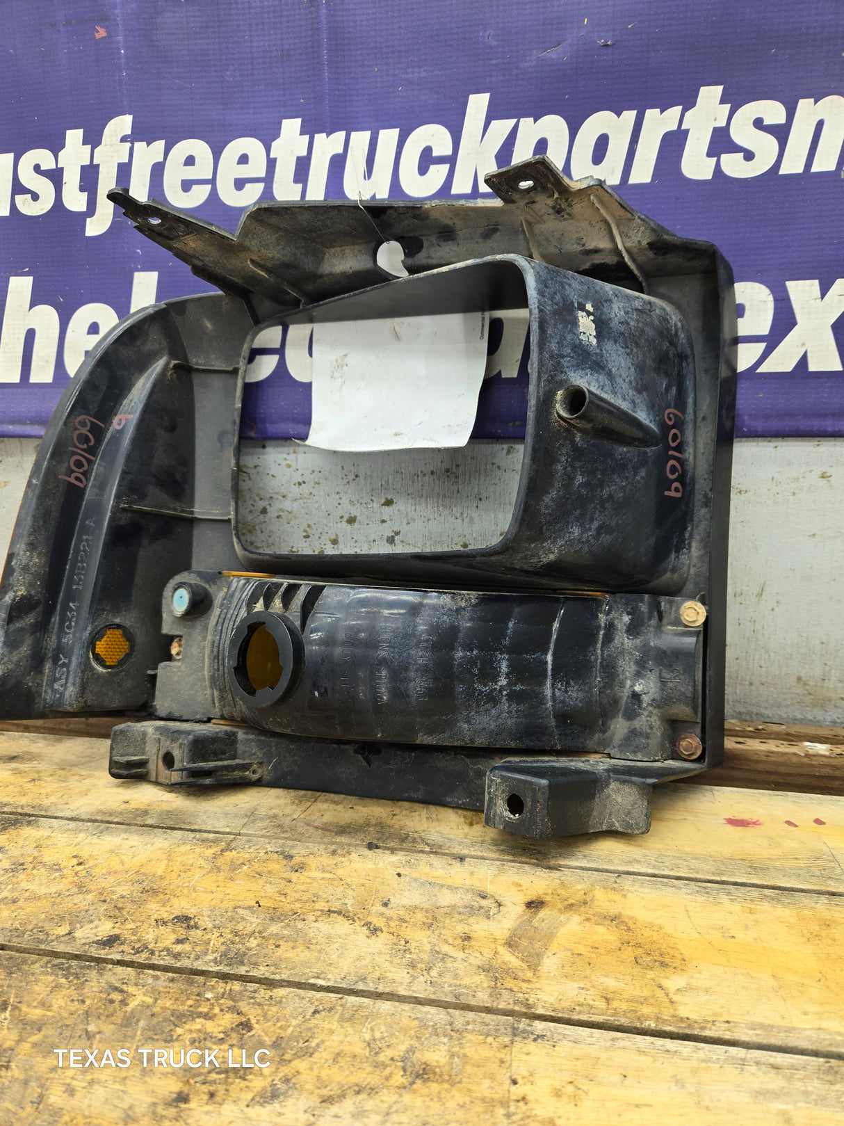 2005-2007 Ford Super Duty F250 F350 F450 F550 LH Left Driver Side Headlight Bezel Park Lamp Signal Corner Light 5C34-13B221-A