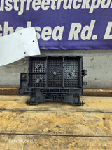 2003-2005 Chevrolet Silverado / GMC Sierra 1500 250 3500 Engine Bay Fuse Box - 15201928