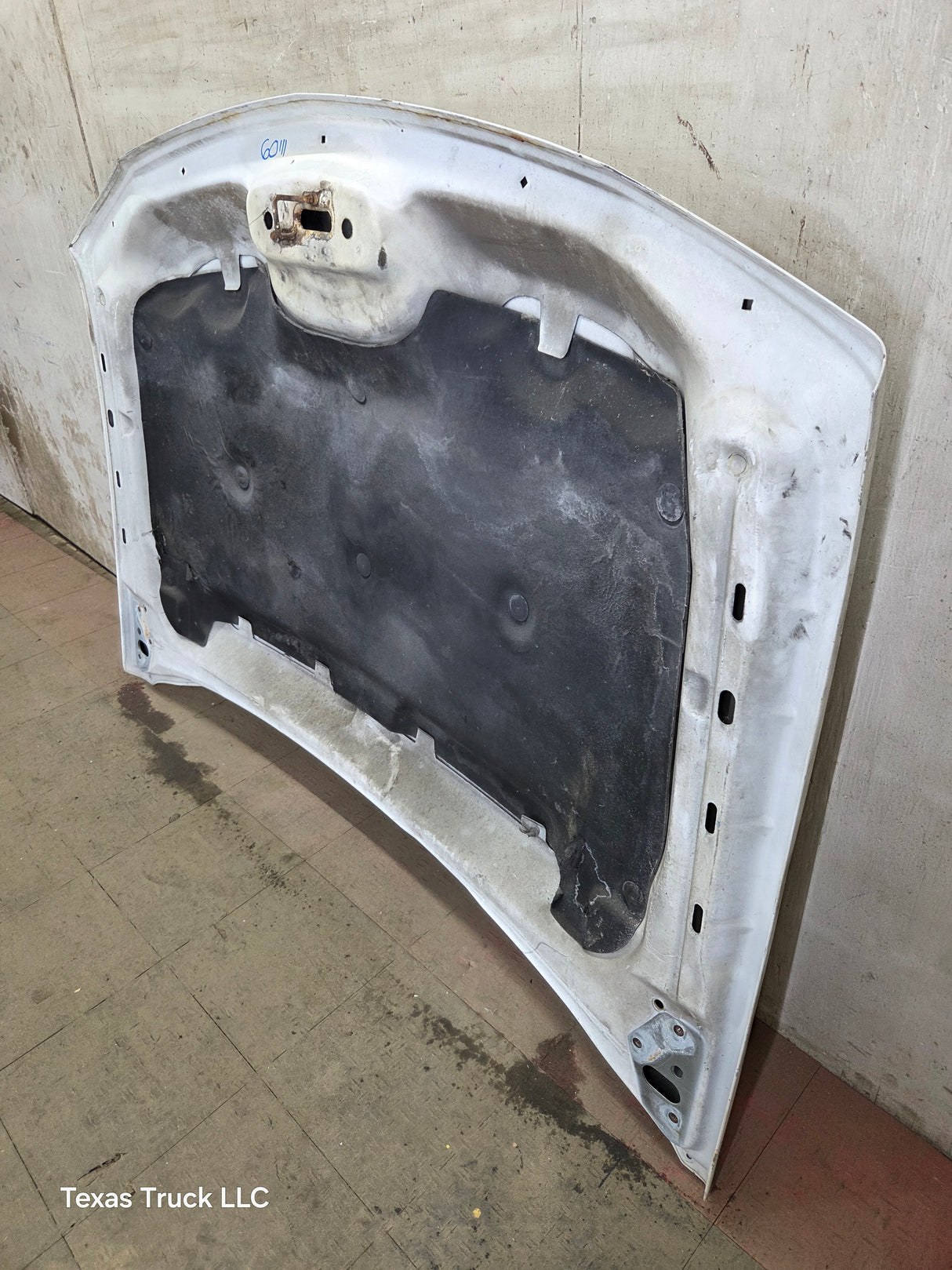 2003-2006 Chevrolet Silverado 2500 3500 Cateye HD Hood OEM - Summit White