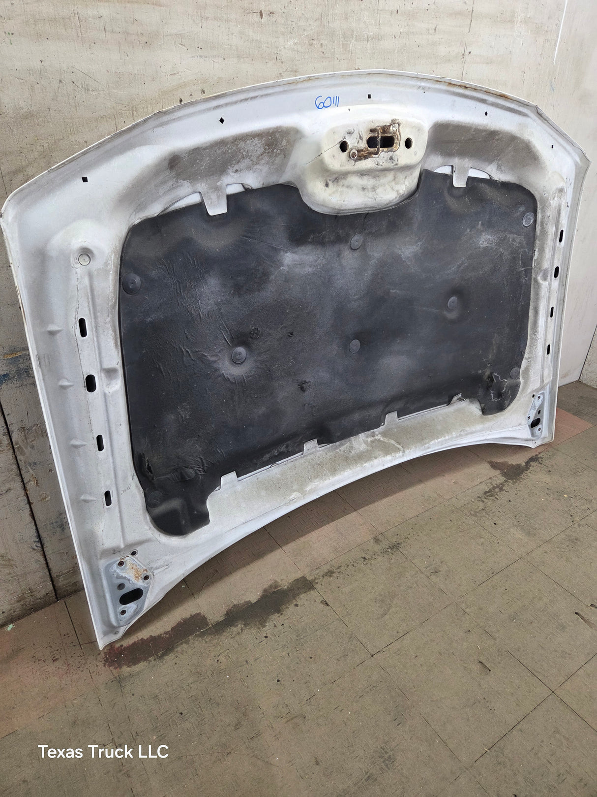 2003-2006 Chevrolet Silverado 2500 3500 Cateye HD Hood OEM - Summit White
