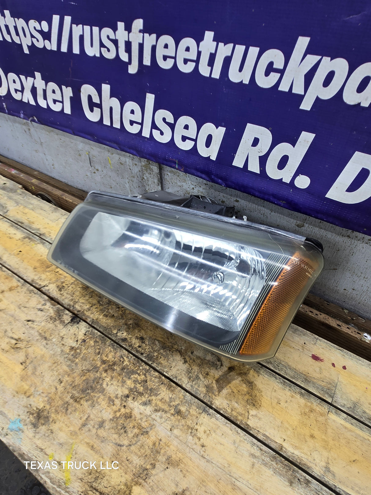 2003-2007 Chevrolet Silverado LH Driver Side Headlight Assembly - 10396913