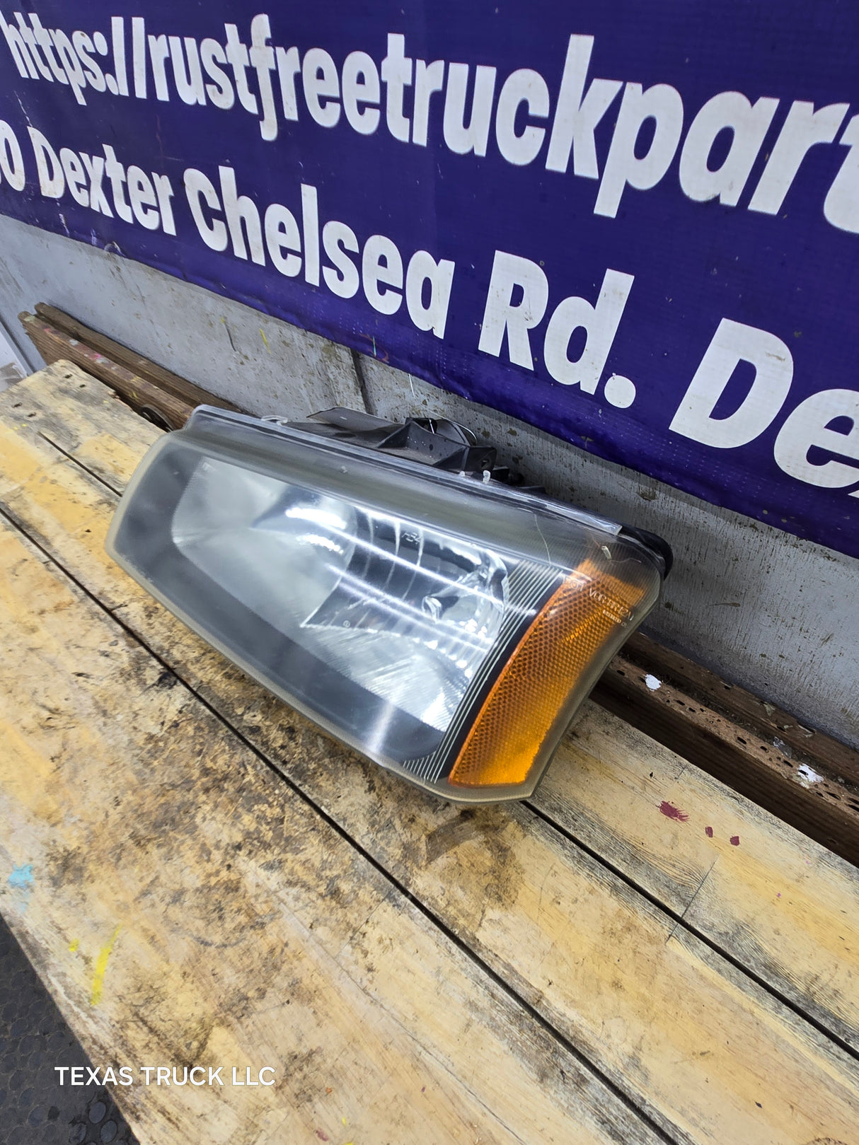 2003-2007 Chevrolet Silverado LH Driver Side Headlight Assembly - 10396913