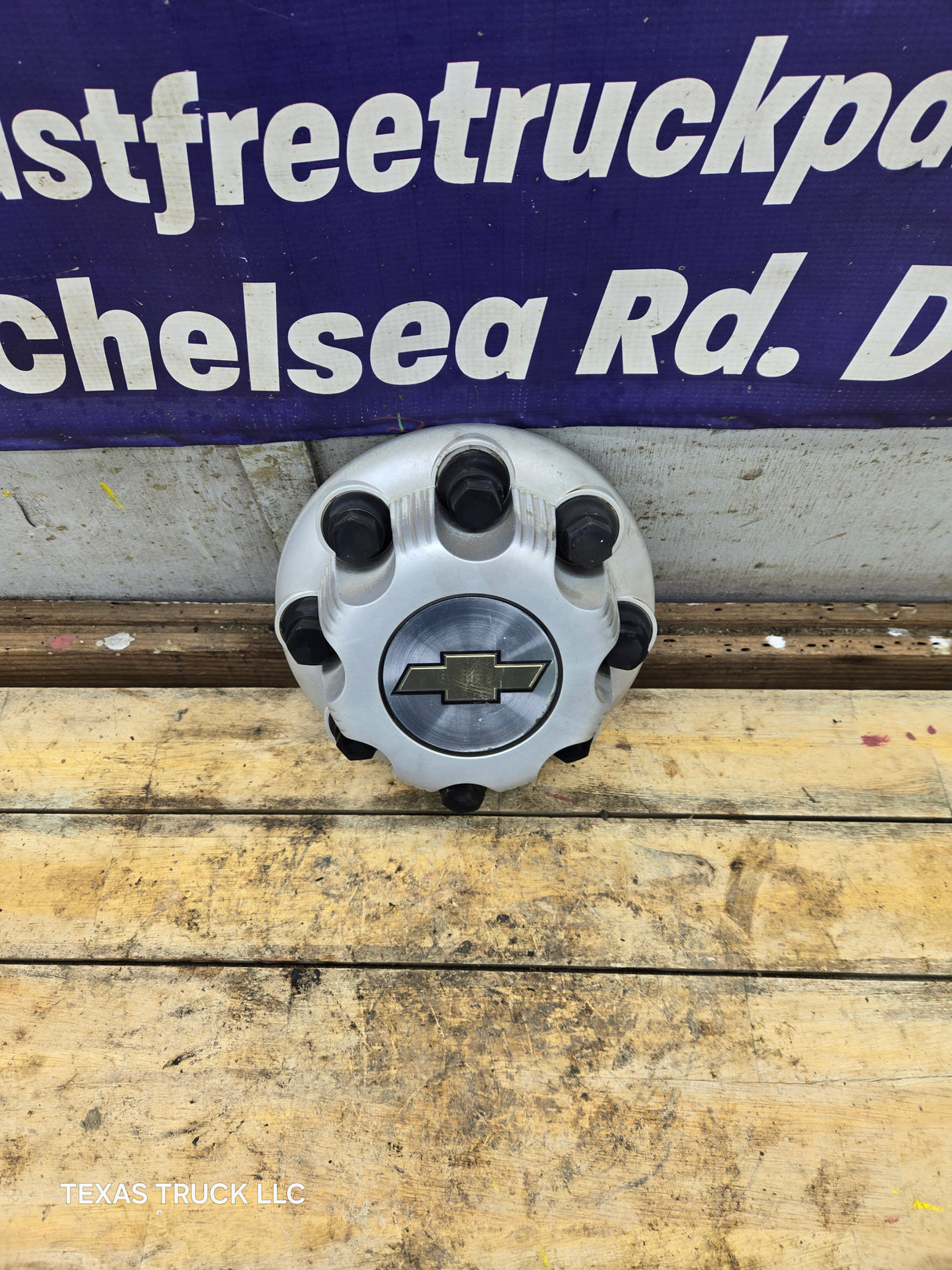 1999-2006 OEM Chevrolet Silverado 8 Lug Wheel Center Hub Cap Lug Cover