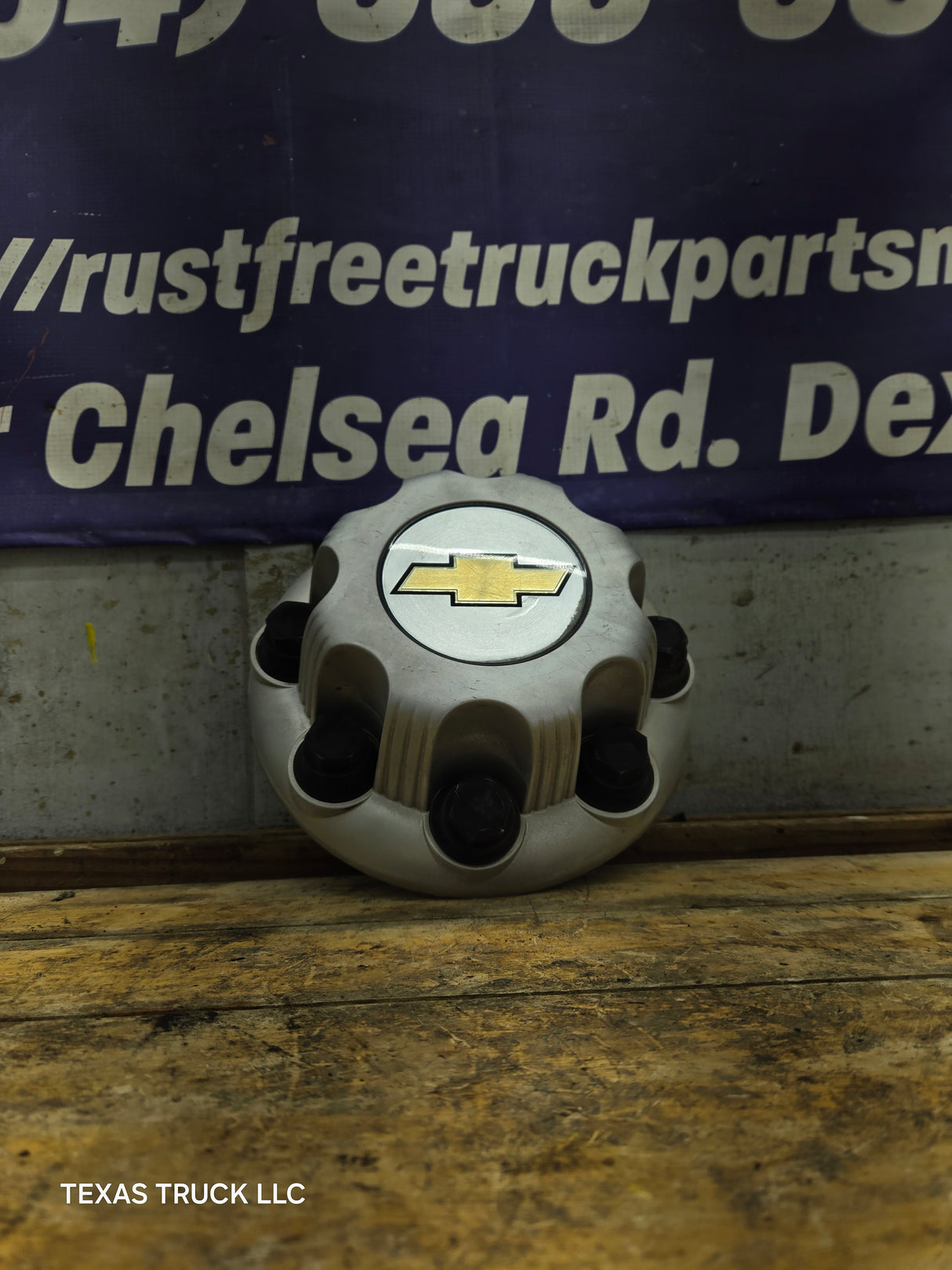 1999-2006 OEM Chevrolet Silverado 8 Lug Wheel Center Hub Cap Lug Cover