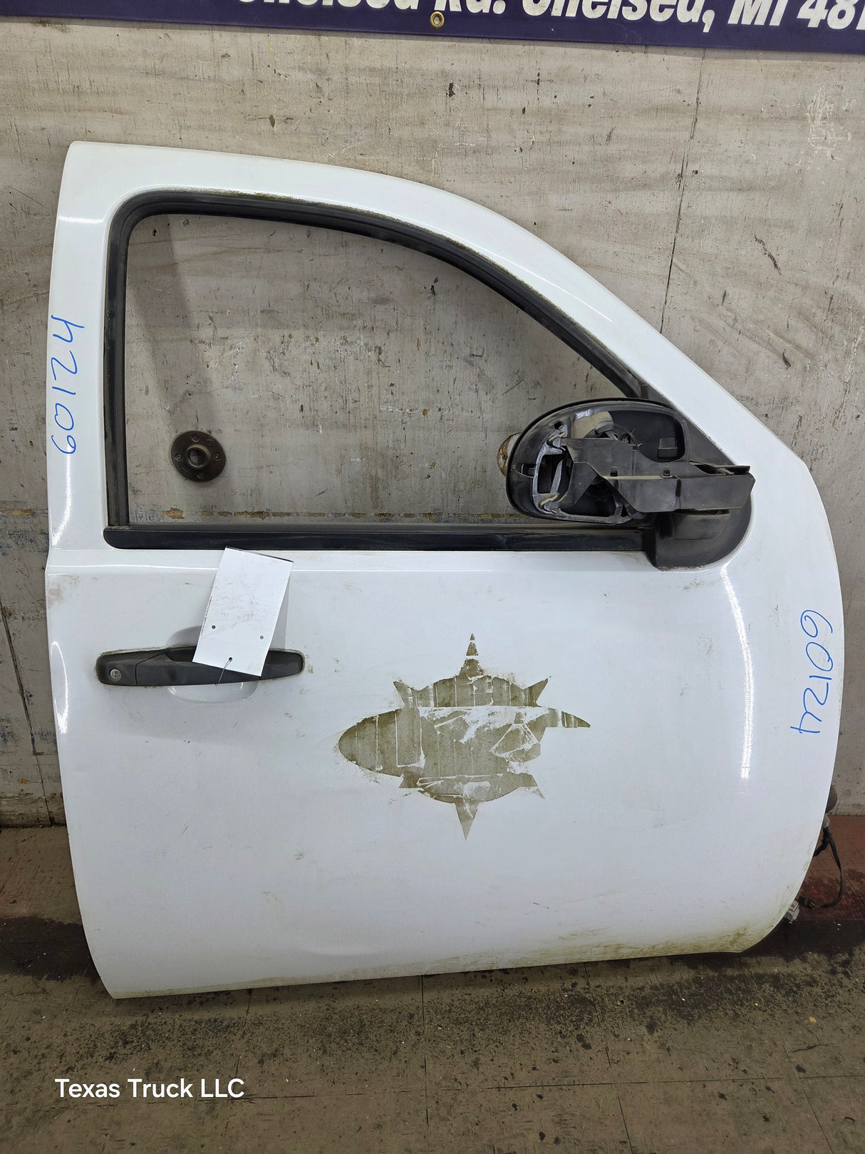 2007-2013 Chevrolet Silverado / GMC Sierra 1500 2500 3500 HD RH Front Passenger Side Door