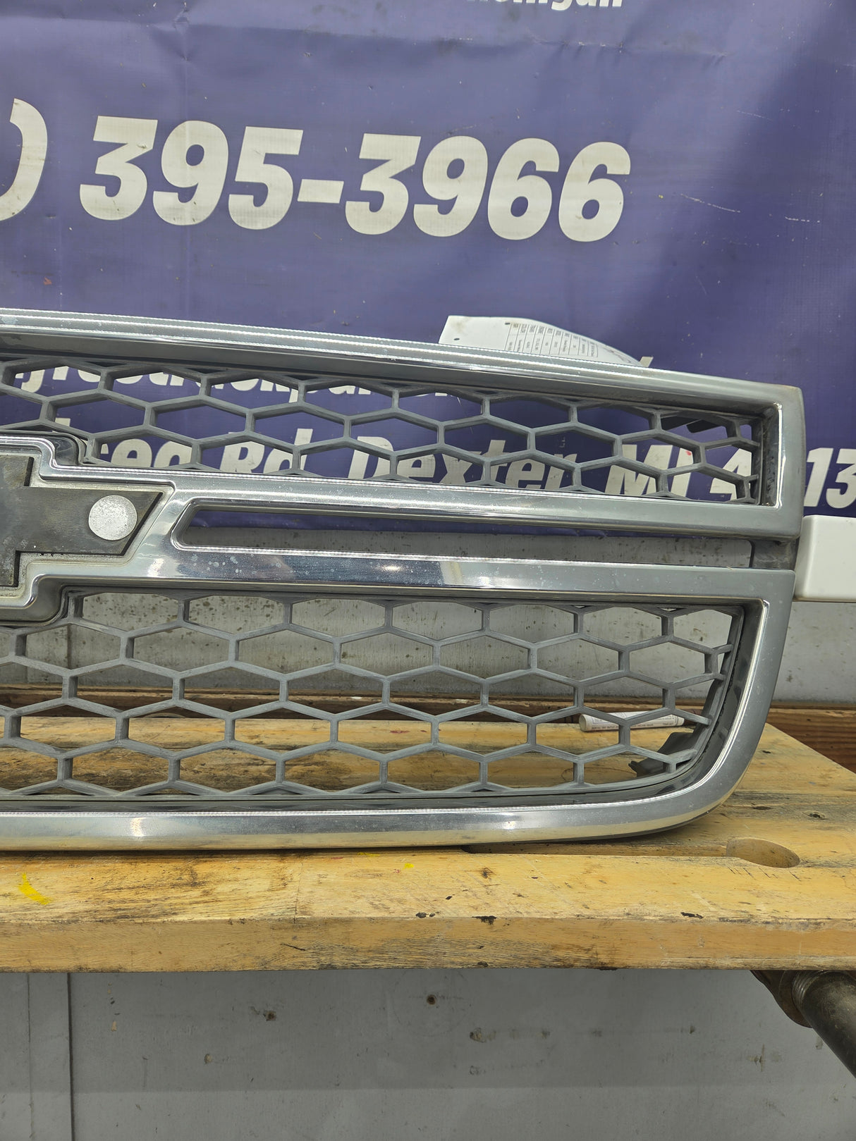 2003-2006 Chevrolet Silverado 1500 2500 3500 HD 'Cateye' Grill OEM - Chrome