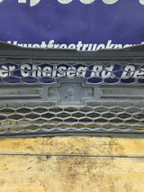 2003-2006 Chevrolet Silverado 1500 2500 3500 HD 'Cateye' Grill OEM - Chrome