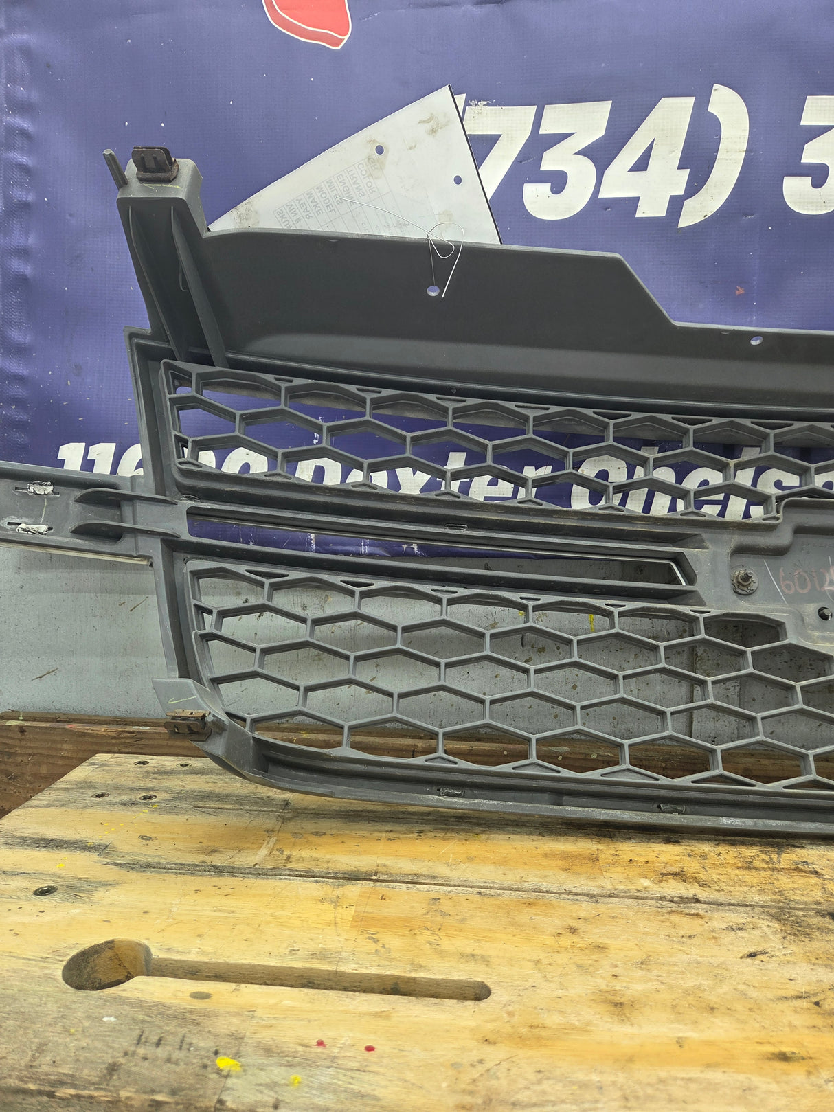 2003-2006 Chevrolet Silverado 1500 2500 3500 HD 'Cateye' Grill OEM - Chrome