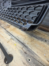2003-2006 Chevrolet Silverado 1500 2500 3500 HD 'Cateye' Grill OEM - Chrome