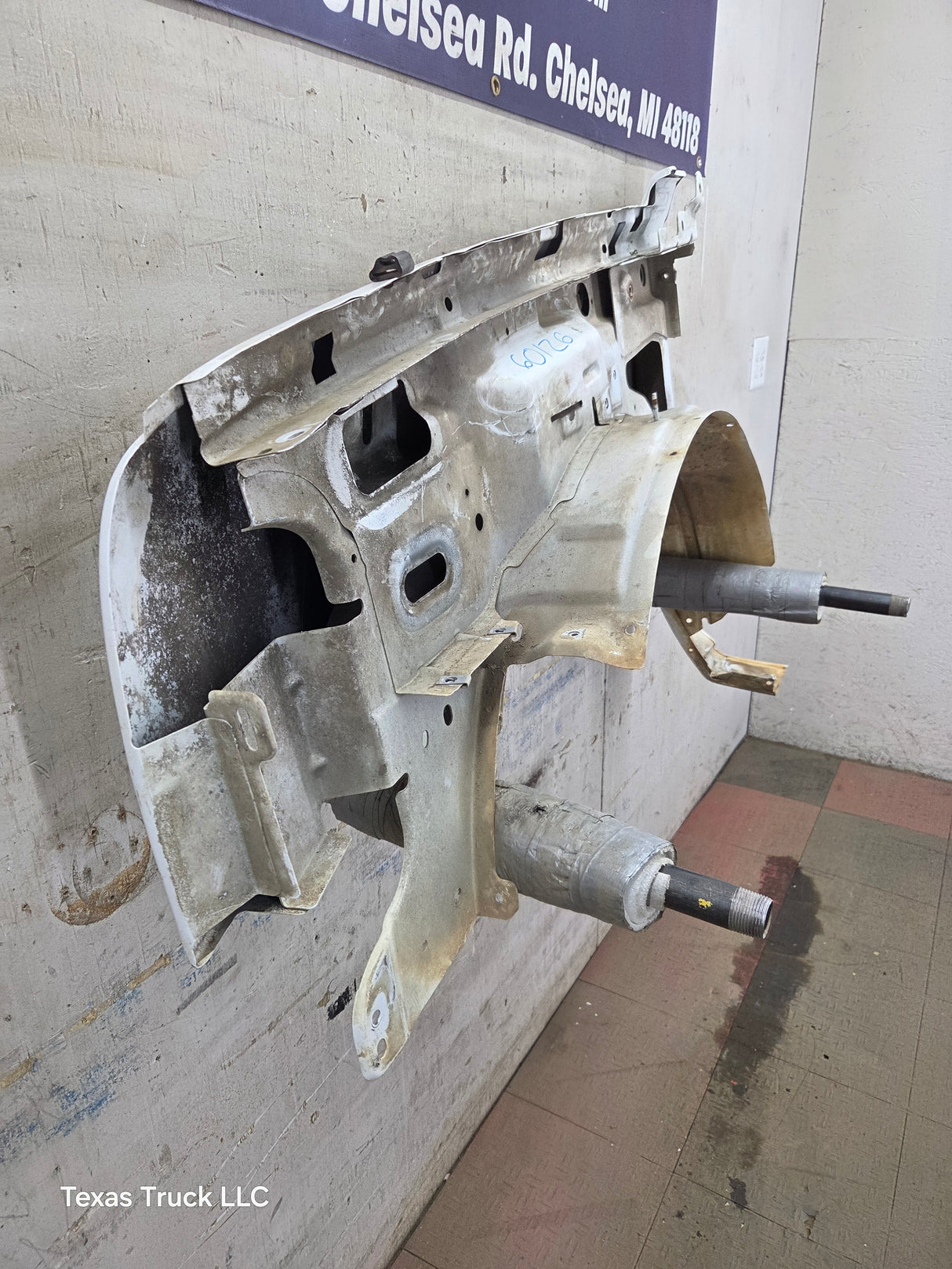 2003-2007 Chevrolet Silverado / Tahoe / Suburban 1500 2500 3500 HD RH Passenger Side "Cateye" Front Fender - Summit White