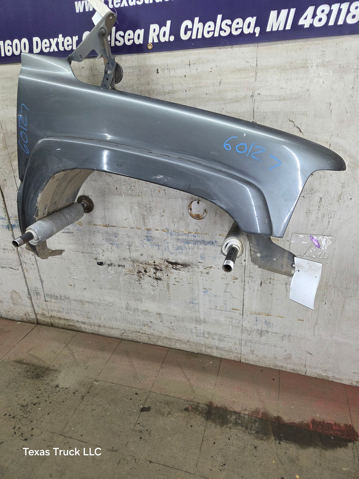 1999-2002 Chevrolet Silverado / Tahoe / Suburban 1500 2500 3500 HD Passenger Front Fender - White