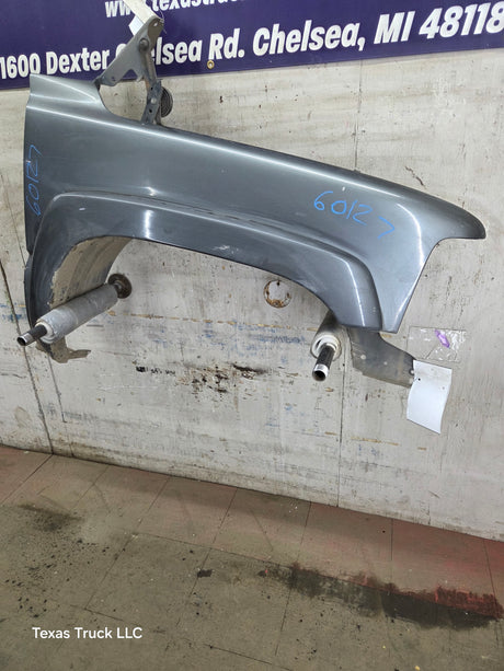 1999-2002 Chevrolet Silverado / Tahoe / Suburban 1500 2500 3500 HD Passenger Front Fender - White