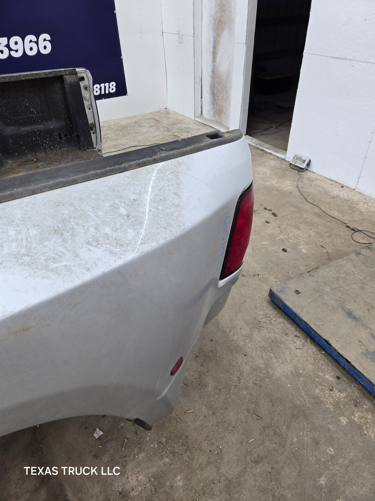 2009-2018 Dodge Ram 3500 4500 4th Gen Dually 8' Truck Truck Bed Good Passenger side