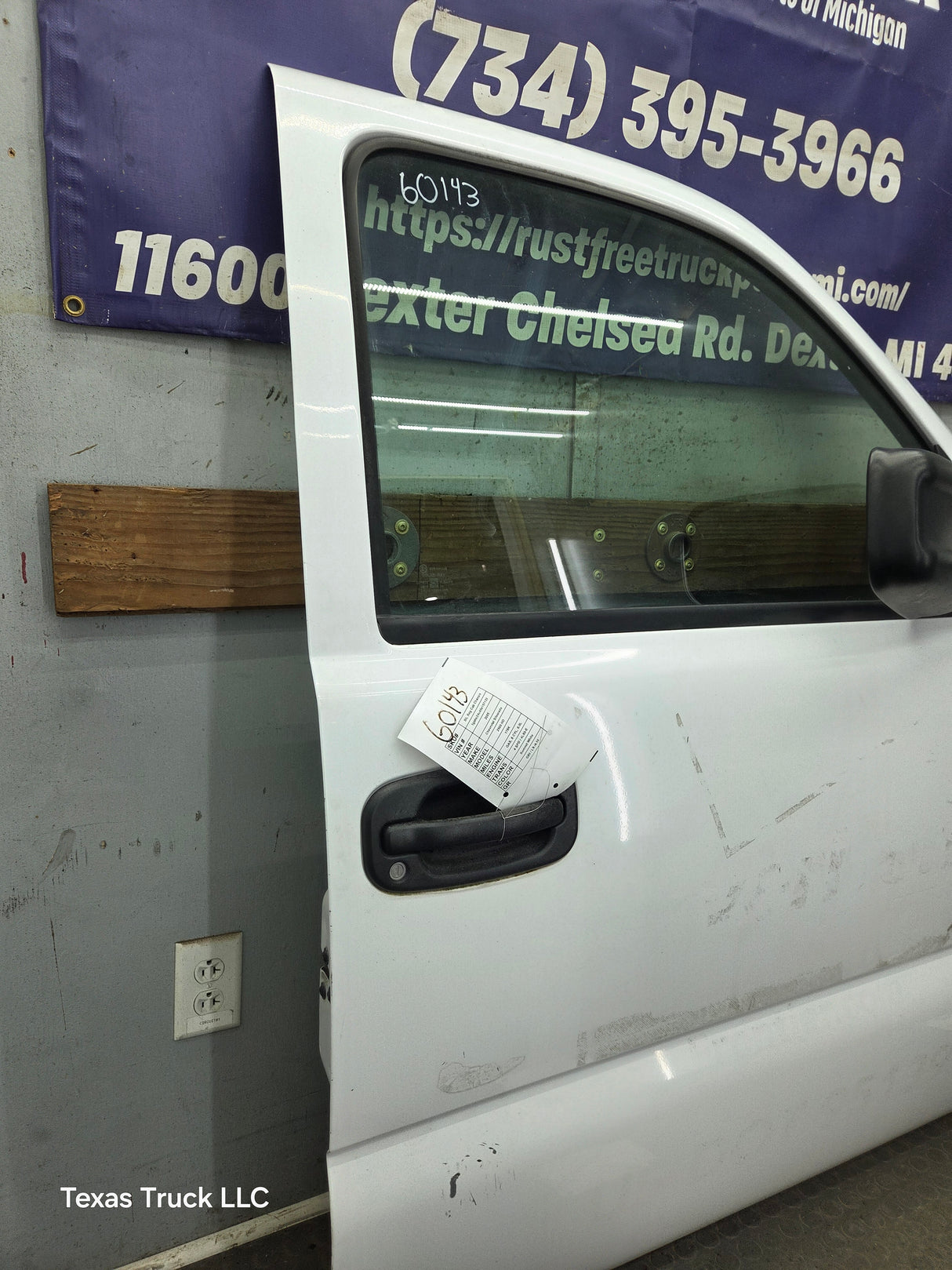 1999-2006 Chevrolet Silverado / GMC Sierra 1500 2500 3500 HD Front Passenger side Door RH