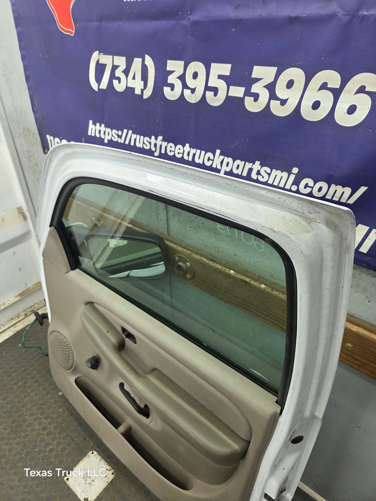 1999-2006 Chevrolet Silverado / GMC Sierra 1500 2500 3500 HD Front Passenger side Door RH