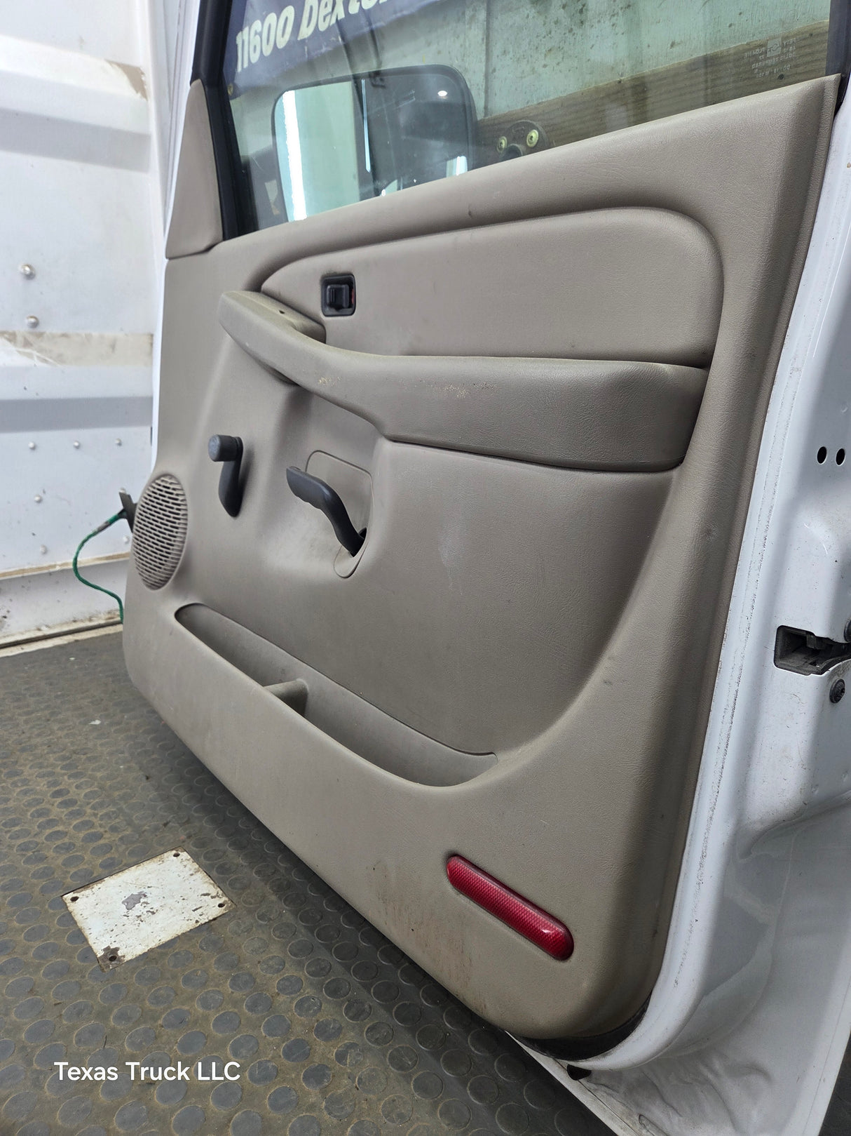 1999-2006 Chevrolet Silverado / GMC Sierra 1500 2500 3500 HD Front Passenger side Door RH