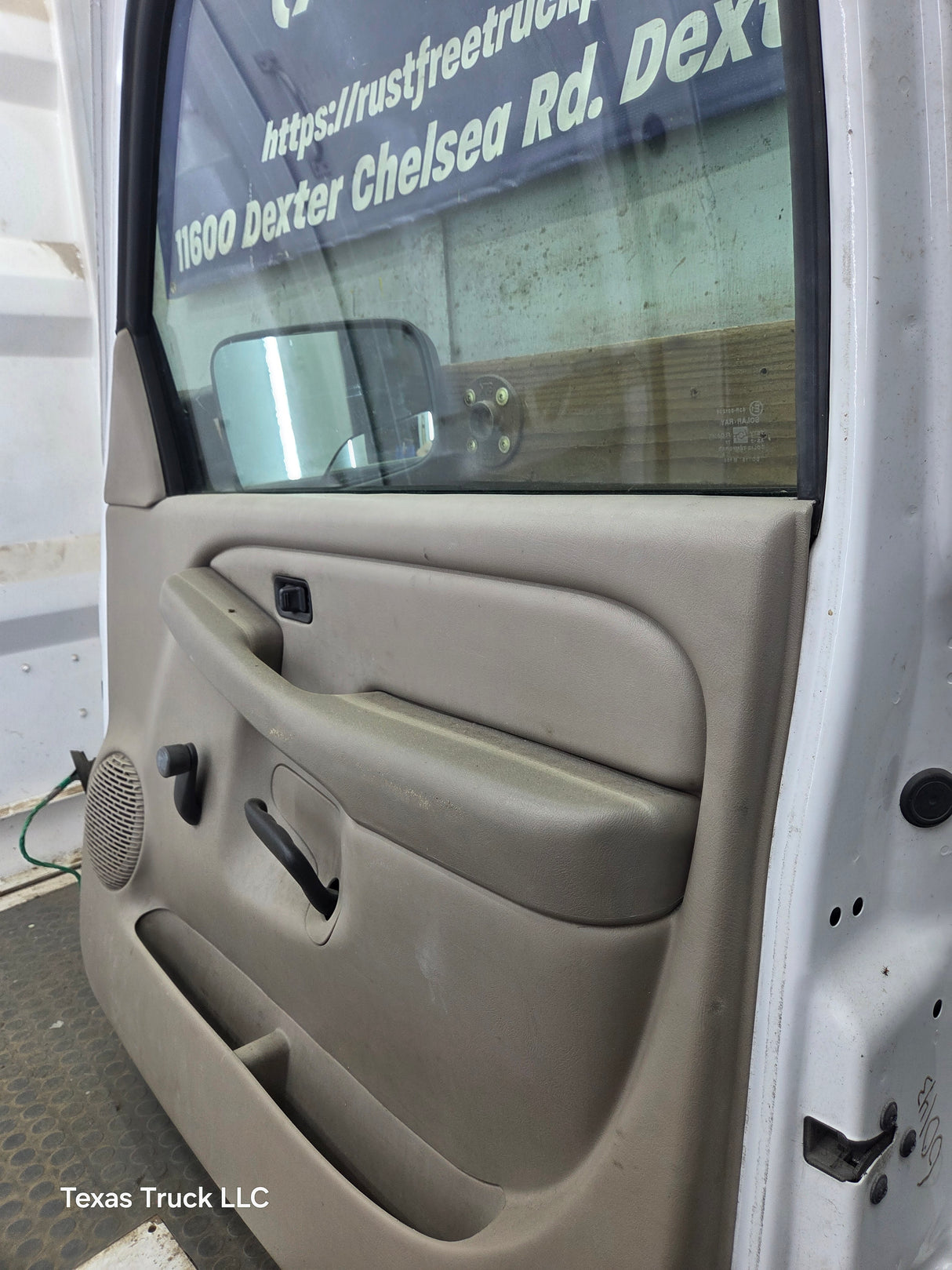 1999-2006 Chevrolet Silverado / GMC Sierra 1500 2500 3500 HD Front Passenger side Door RH