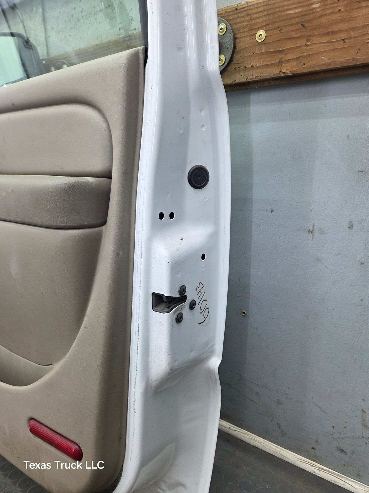 1999-2006 Chevrolet Silverado / GMC Sierra 1500 2500 3500 HD Front Passenger side Door RH