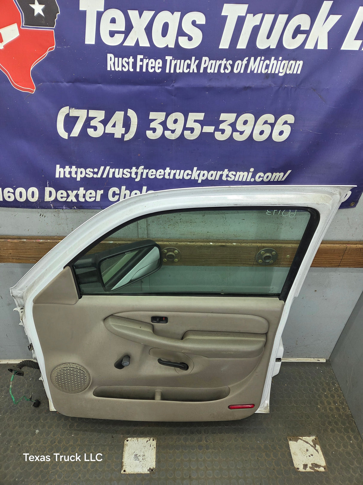 1999-2006 Chevrolet Silverado / GMC Sierra 1500 2500 3500 HD Front Passenger side Door RH