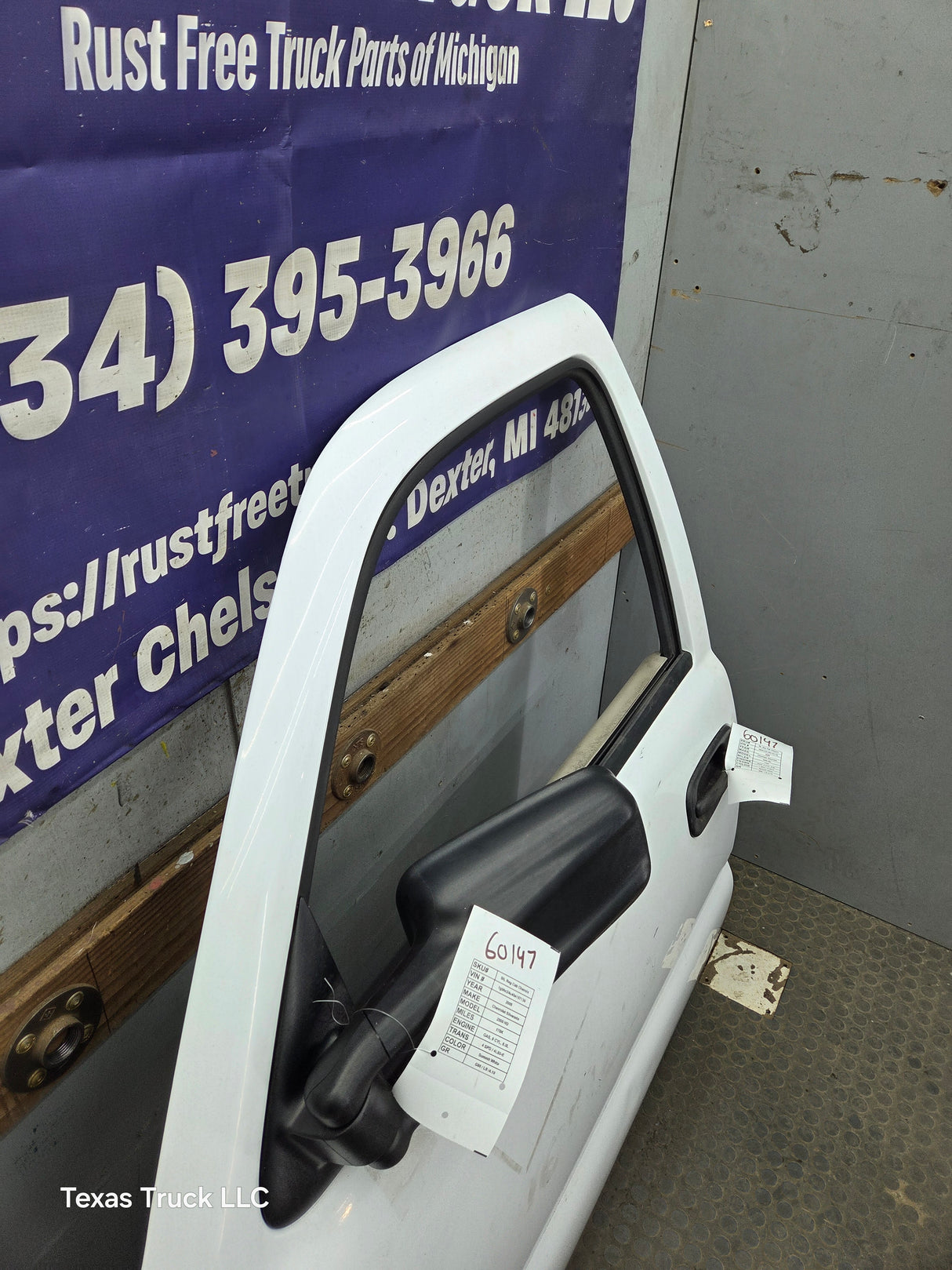 1999-2006 Chevrolet Silverado / GMC Sierra 1500 2500 3500 HD Front Driver Side Door LH