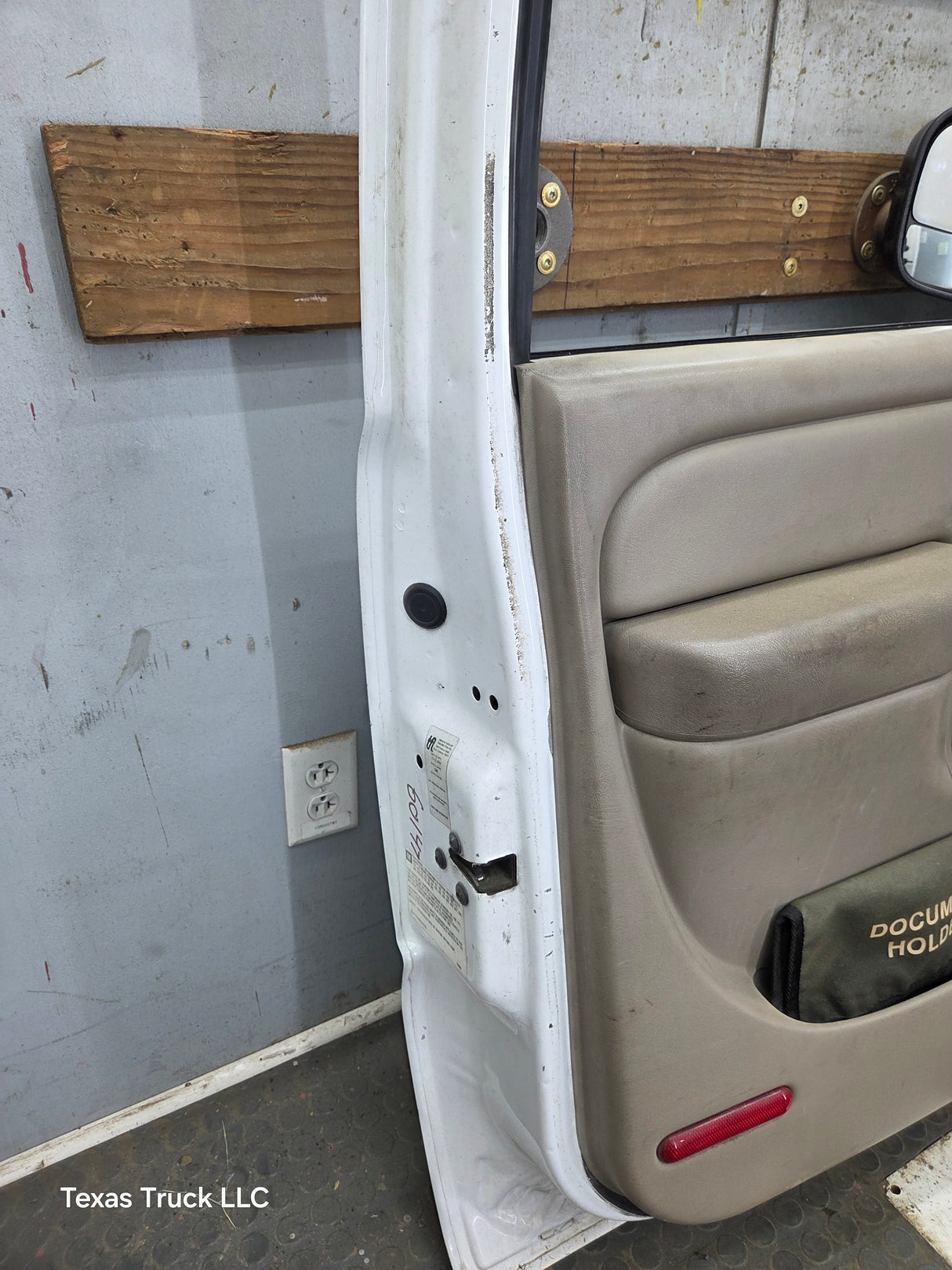1999-2006 Chevrolet Silverado / GMC Sierra 1500 2500 3500 HD Front Driver Side Door LH