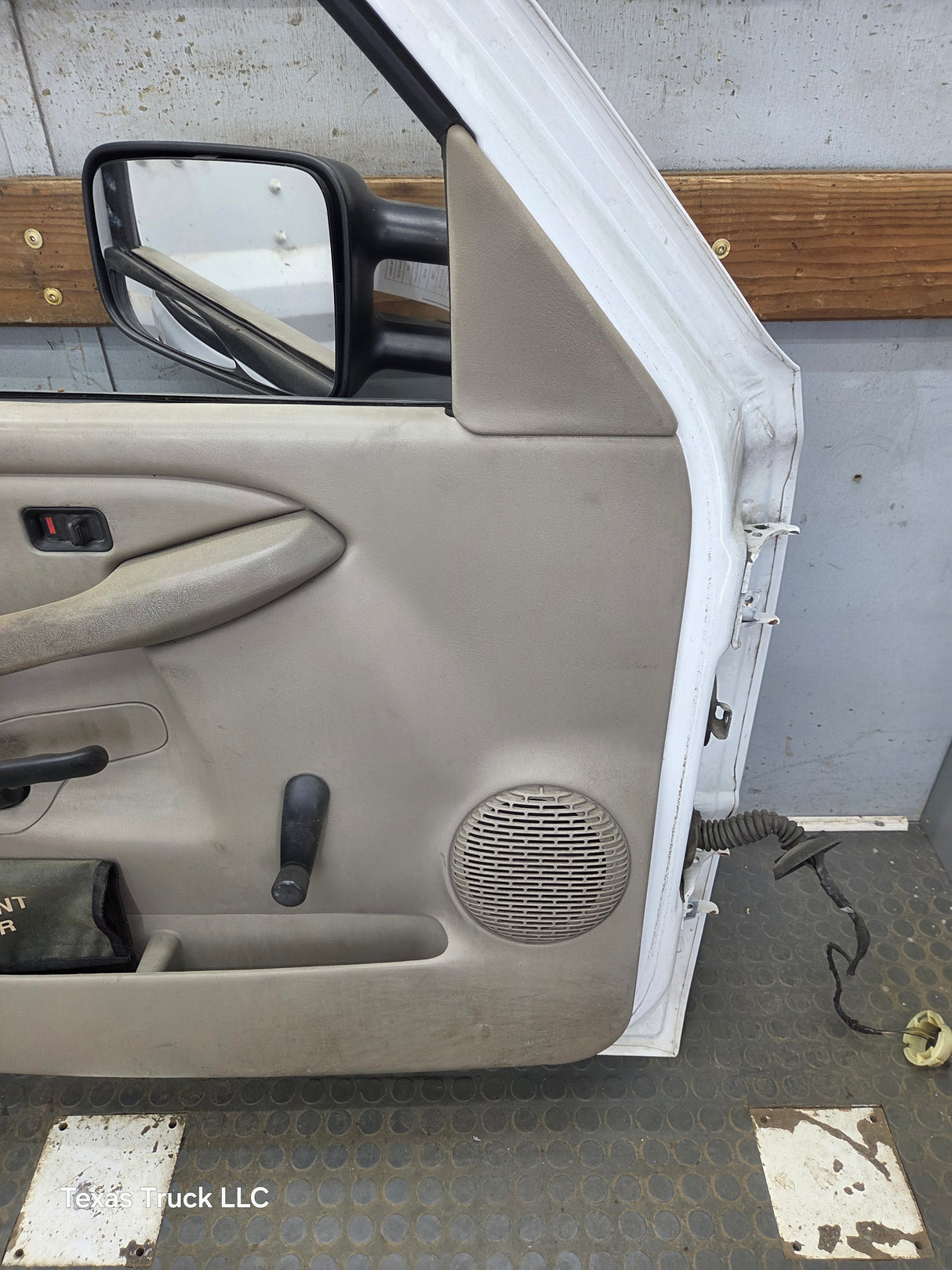 1999-2006 Chevrolet Silverado / GMC Sierra 1500 2500 3500 HD Front Driver Side Door LH