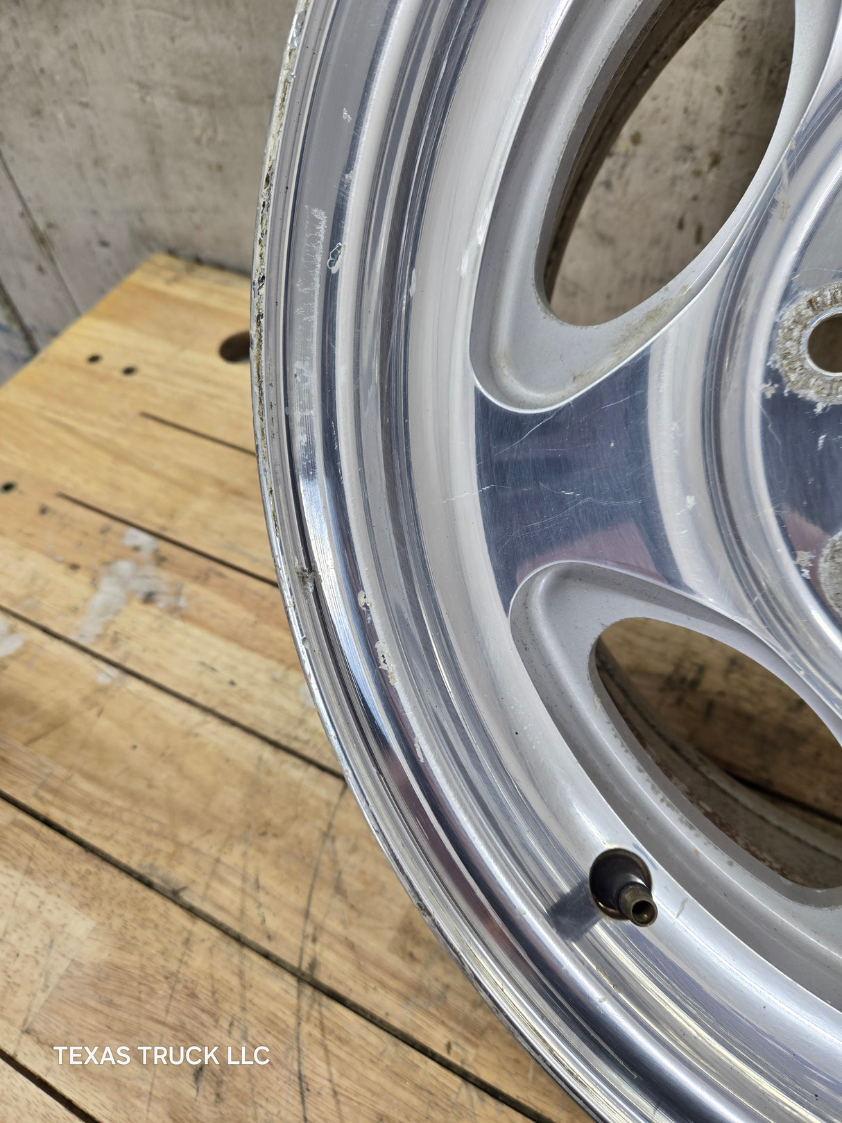 1999-2004 Ford F250 F350 Super Duty Excursion 16" Polished Aluminum Wheel Rim