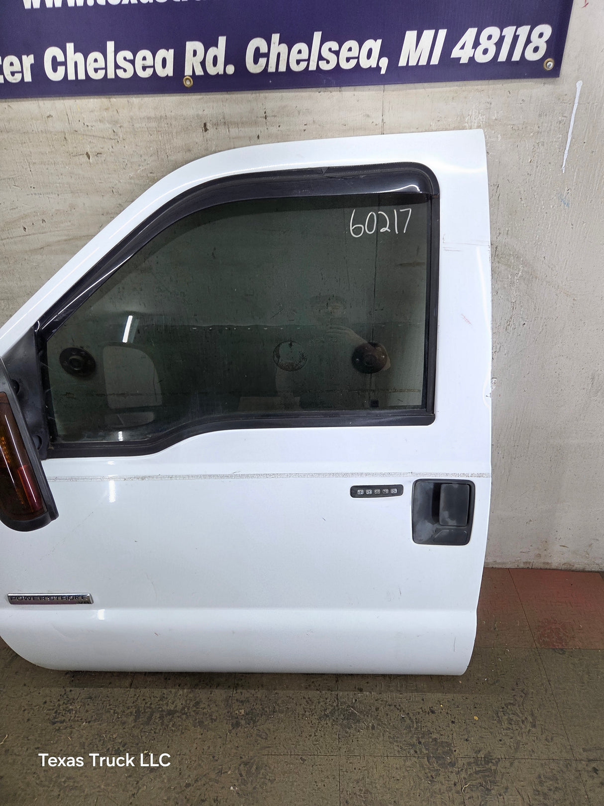 1999-2011 Ford Super Duty LH Driver Side Front Door F250 F350 F450 F550