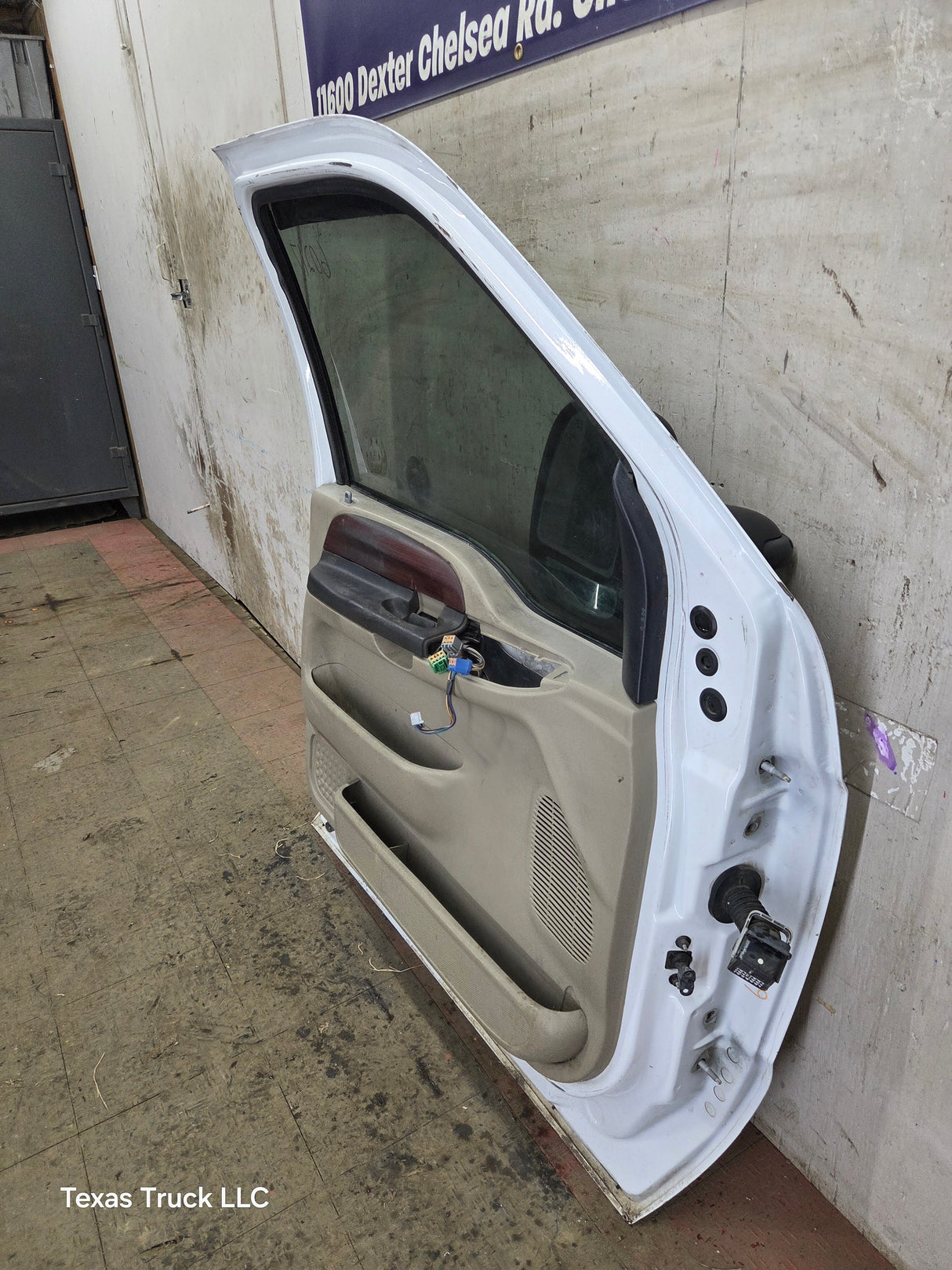 1999-2011 Ford Super Duty LH Driver Side Front Door F250 F350 F450 F550