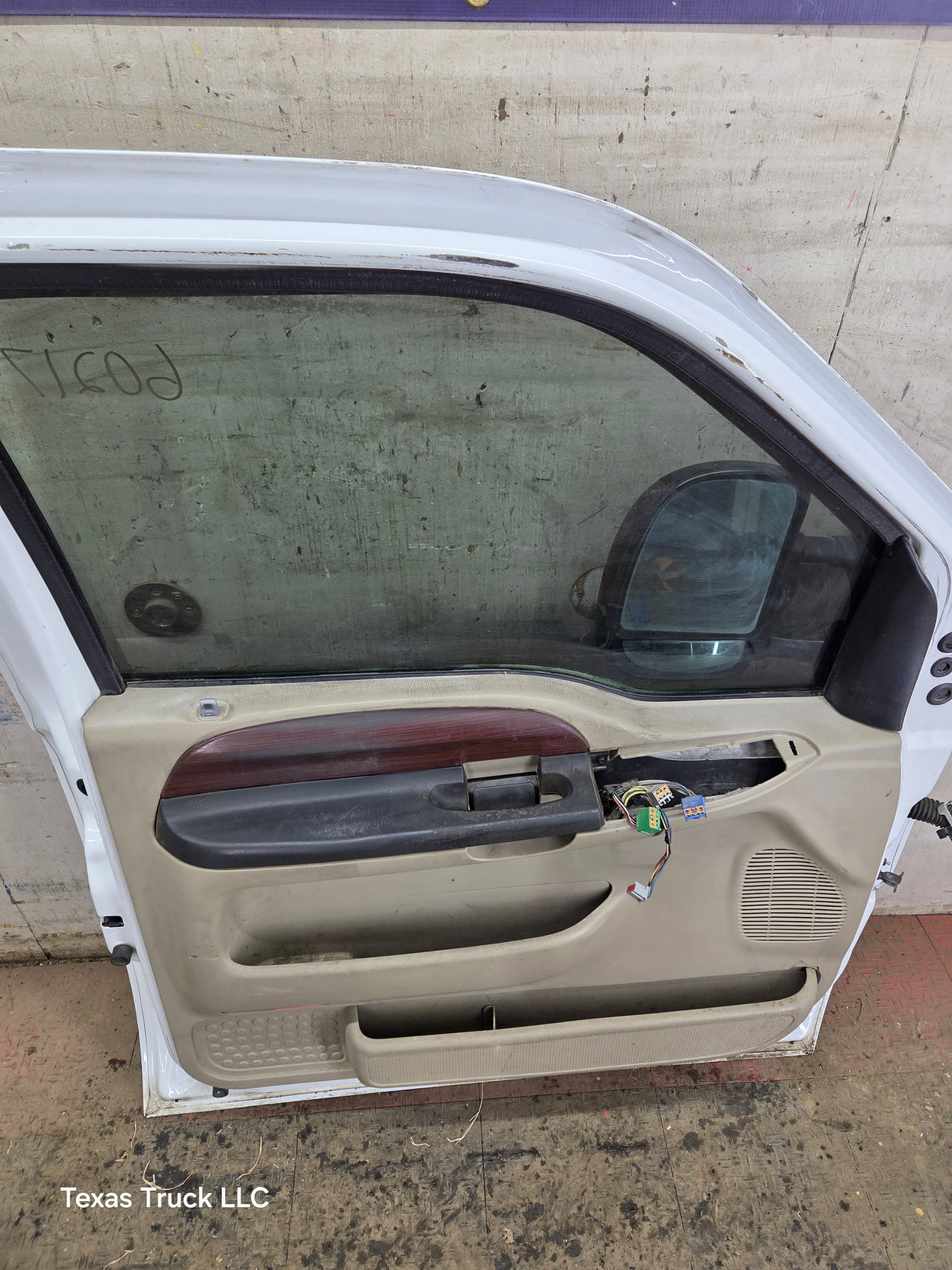 1999-2011 Ford Super Duty LH Driver Side Front Door F250 F350 F450 F550