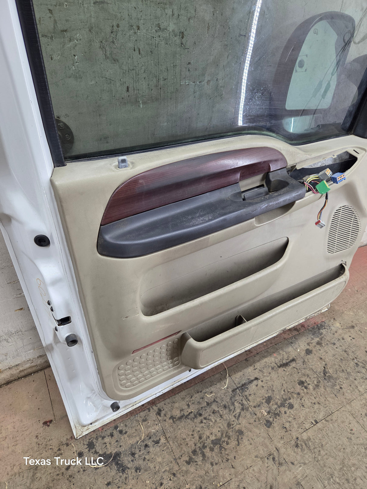 1999-2011 Ford Super Duty LH Driver Side Front Door F250 F350 F450 F550