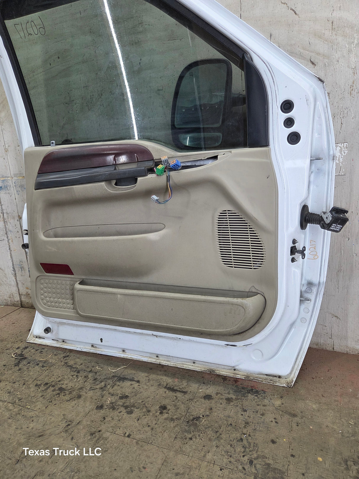 1999-2011 Ford Super Duty LH Driver Side Front Door F250 F350 F450 F550