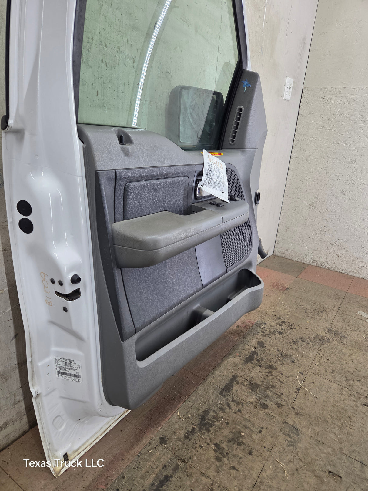 2004-2008 Ford F150 LH Driver Front Regular/Extended Cab Door