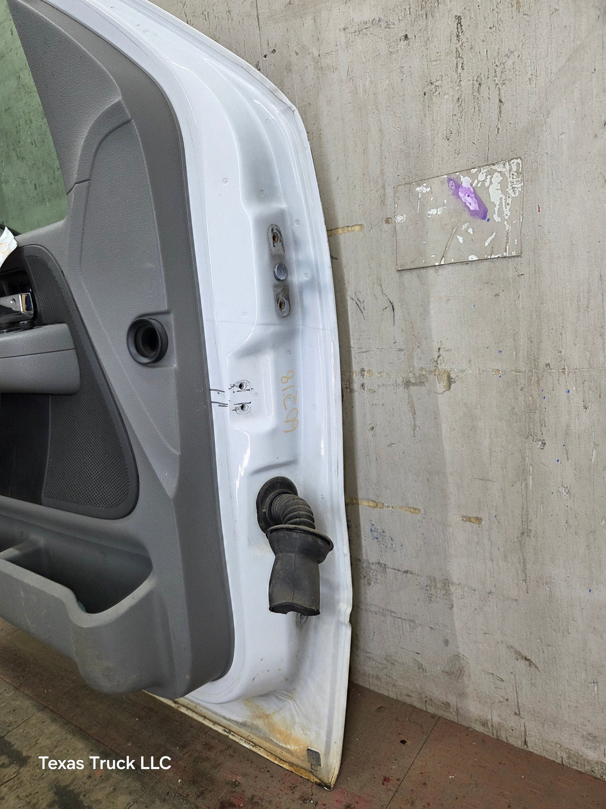 2004-2008 Ford F150 LH Driver Front Regular/Extended Cab Door
