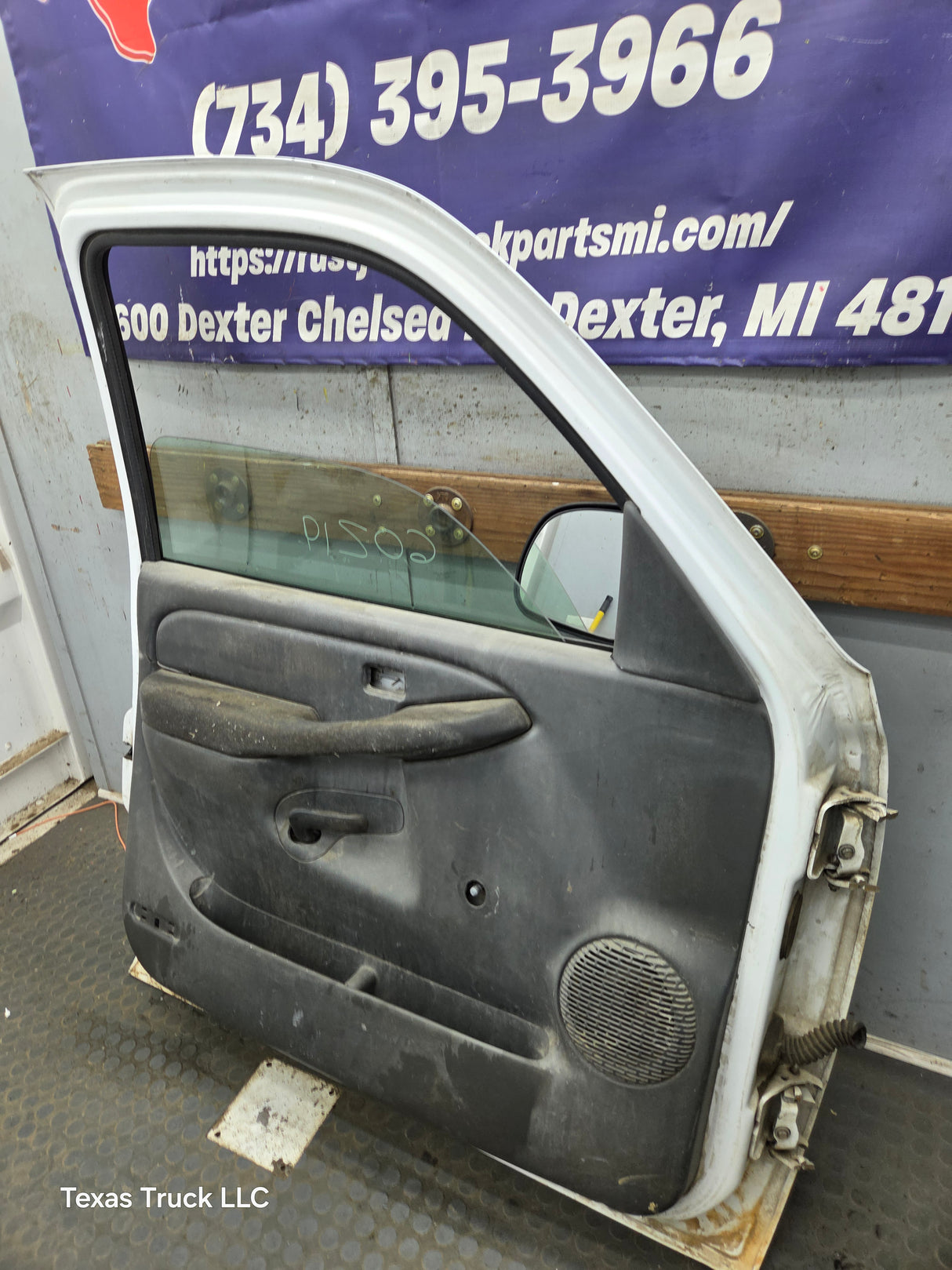 1999-2006 Chevrolet Silverado / GMC Sierra 1500 2500 3500 HD Front Driver Side Door LH