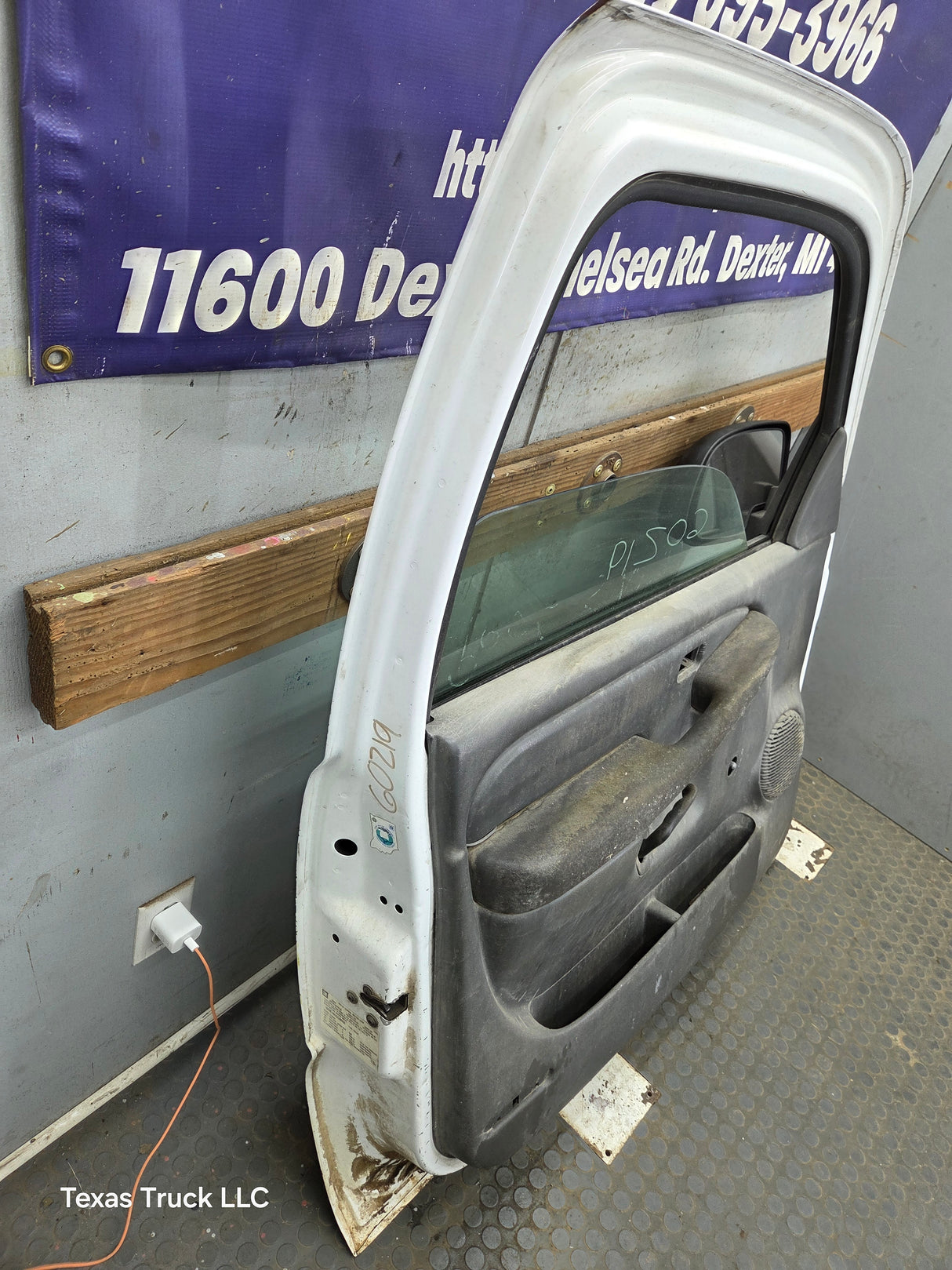 1999-2006 Chevrolet Silverado / GMC Sierra 1500 2500 3500 HD Front Driver Side Door LH