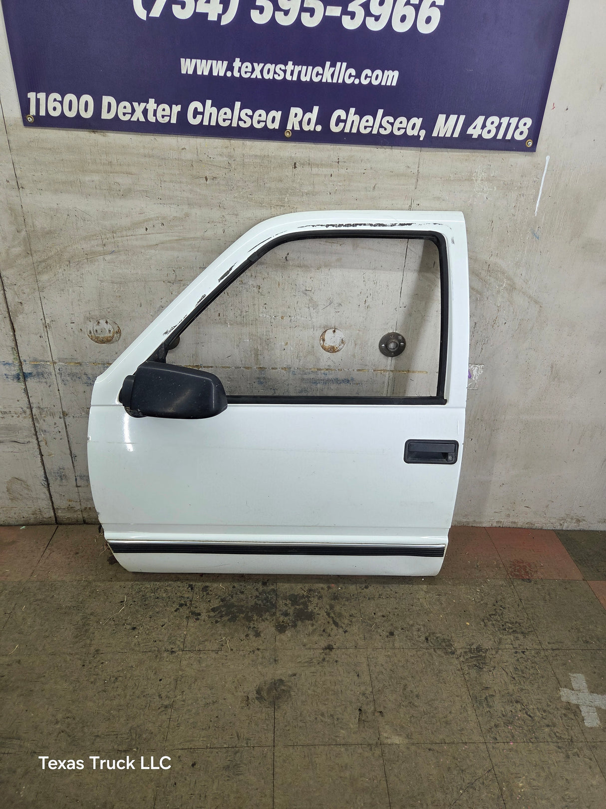 1988-2000 Chevrolet Silverado Suburban GMC Sierra LH Front Driver Side Door
