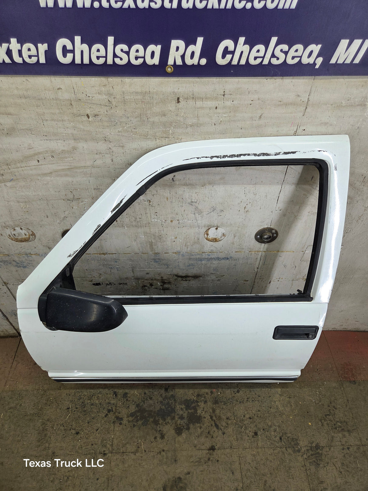 1988-2000 Chevrolet Silverado Suburban GMC Sierra LH Front Driver Side Door