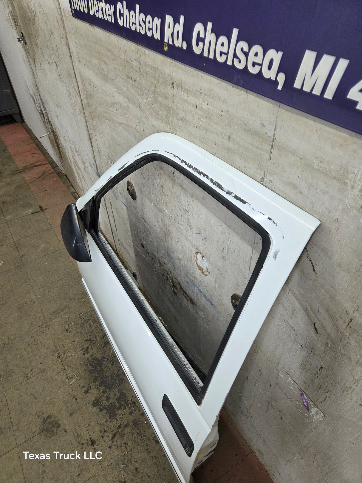 1988-2000 Chevrolet Silverado Suburban GMC Sierra LH Front Driver Side Door