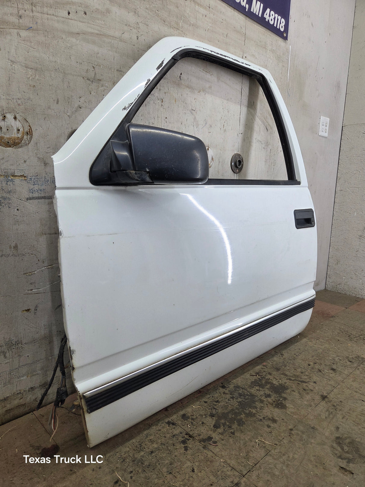 1988-2000 Chevrolet Silverado Suburban GMC Sierra LH Front Driver Side Door
