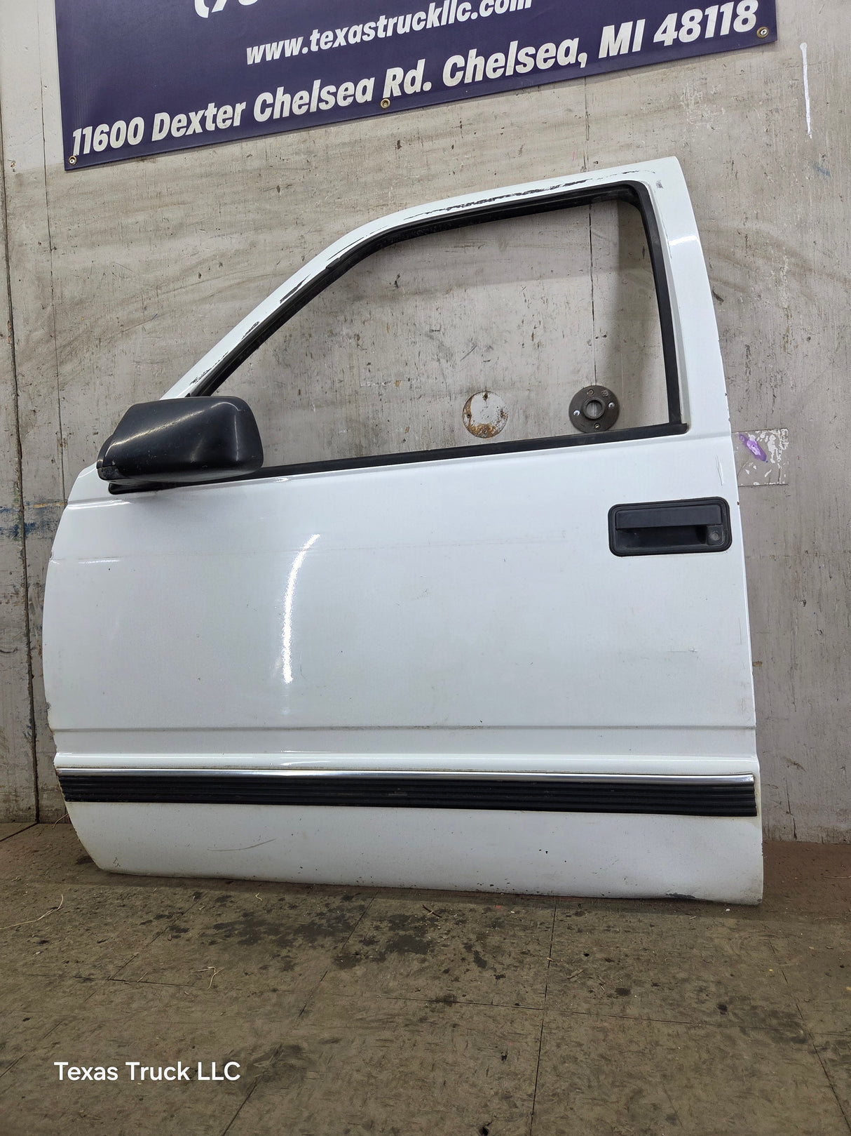 1988-2000 Chevrolet Silverado Suburban GMC Sierra LH Front Driver Side Door