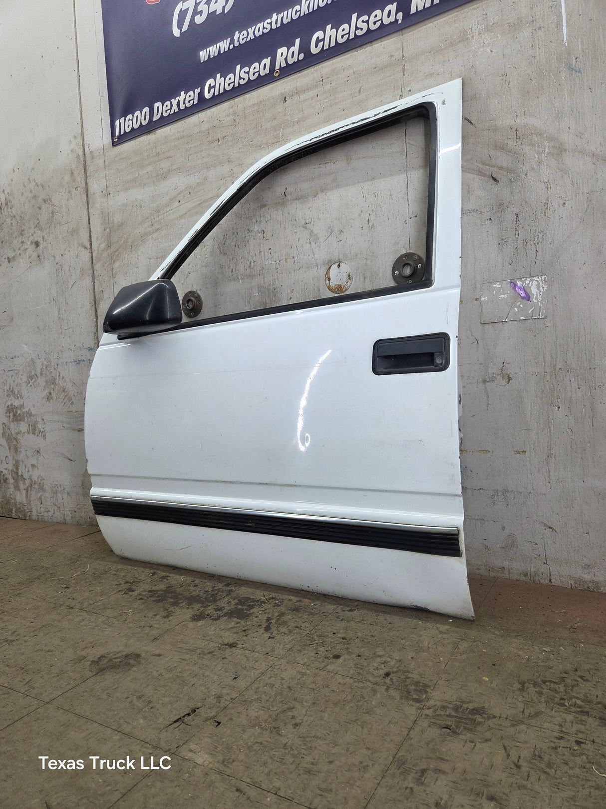 1988-2000 Chevrolet Silverado Suburban GMC Sierra LH Front Driver Side Door