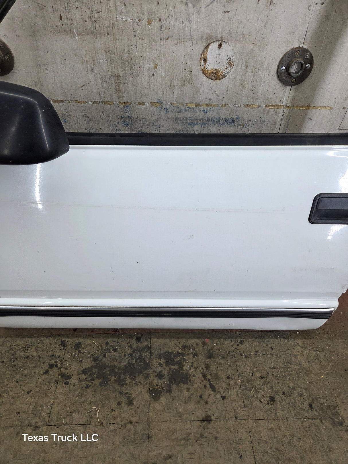 1988-2000 Chevrolet Silverado Suburban GMC Sierra LH Front Driver Side Door