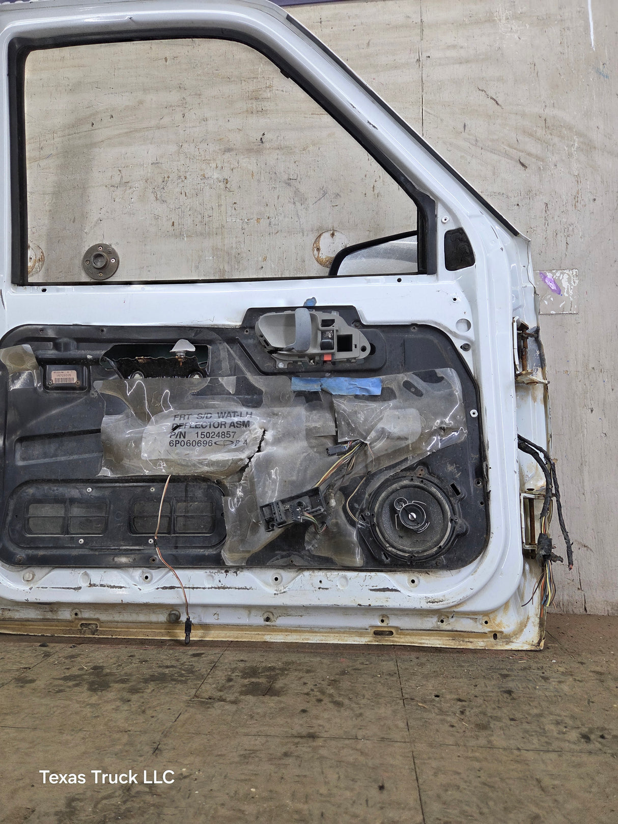 1988-2000 Chevrolet Silverado Suburban GMC Sierra LH Front Driver Side Door